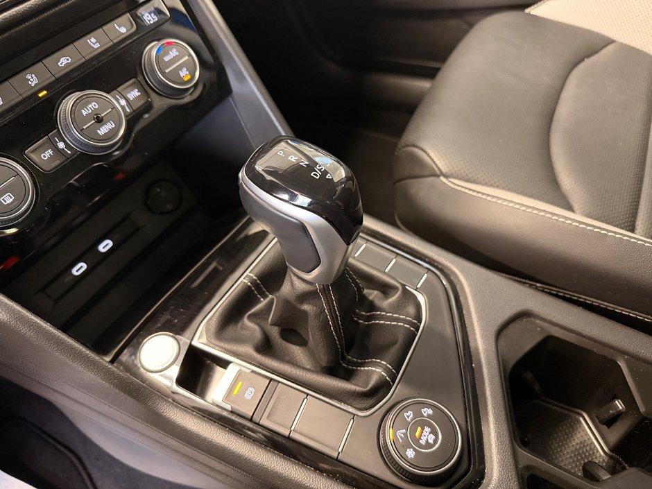 Volkswagen Taos Highline 2022-18