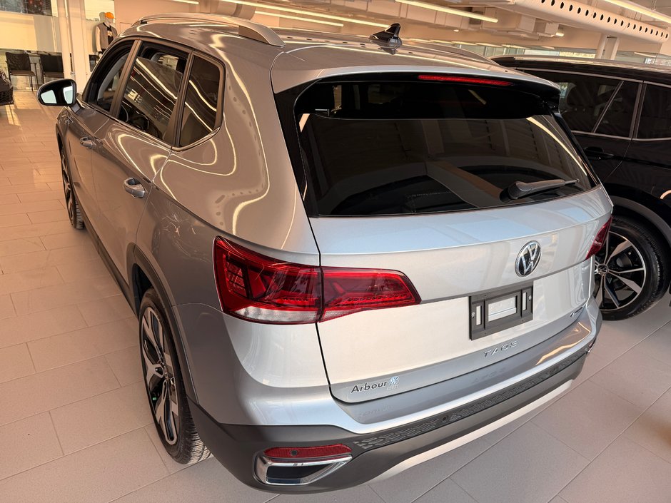 2022 Volkswagen Taos Highline-2