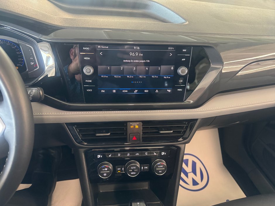 Volkswagen Taos Highline 2023-10