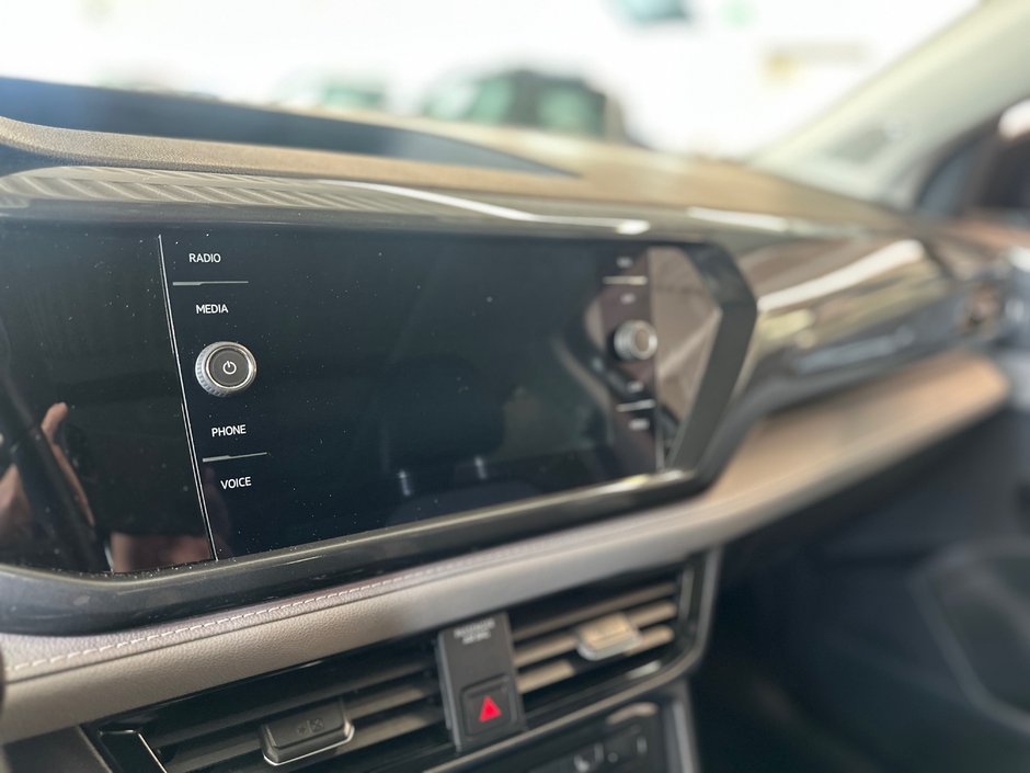 Volkswagen Taos Highline 2023-16