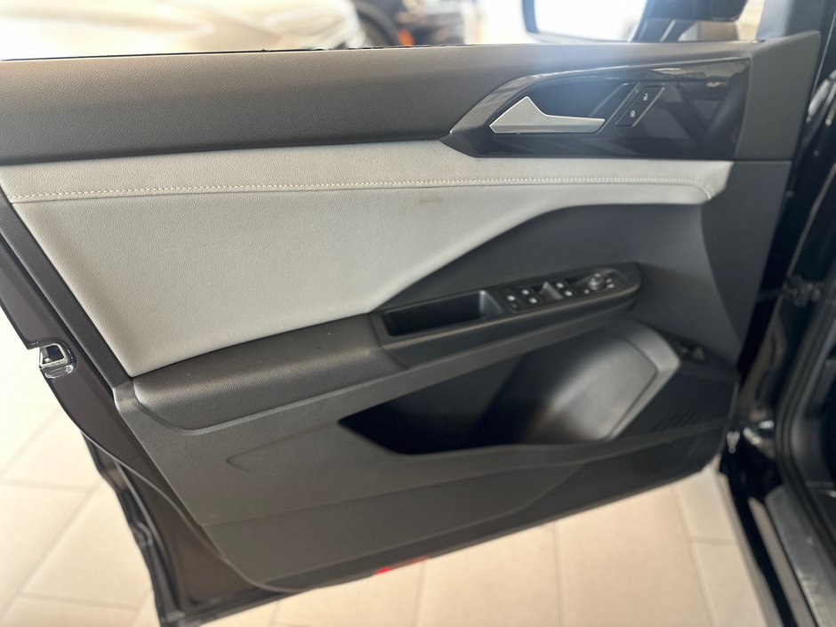 Volkswagen Taos Highline 2023-12