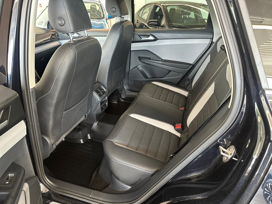 Volkswagen Taos Highline 2023-8