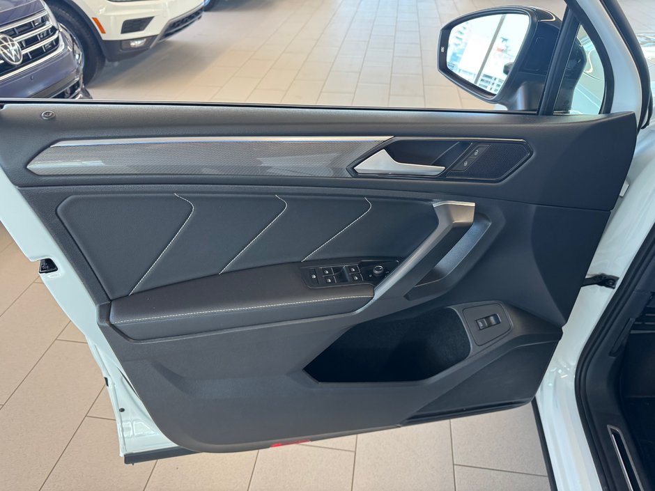 2022 Volkswagen Tiguan Comfortline R-Line Black Edition-6