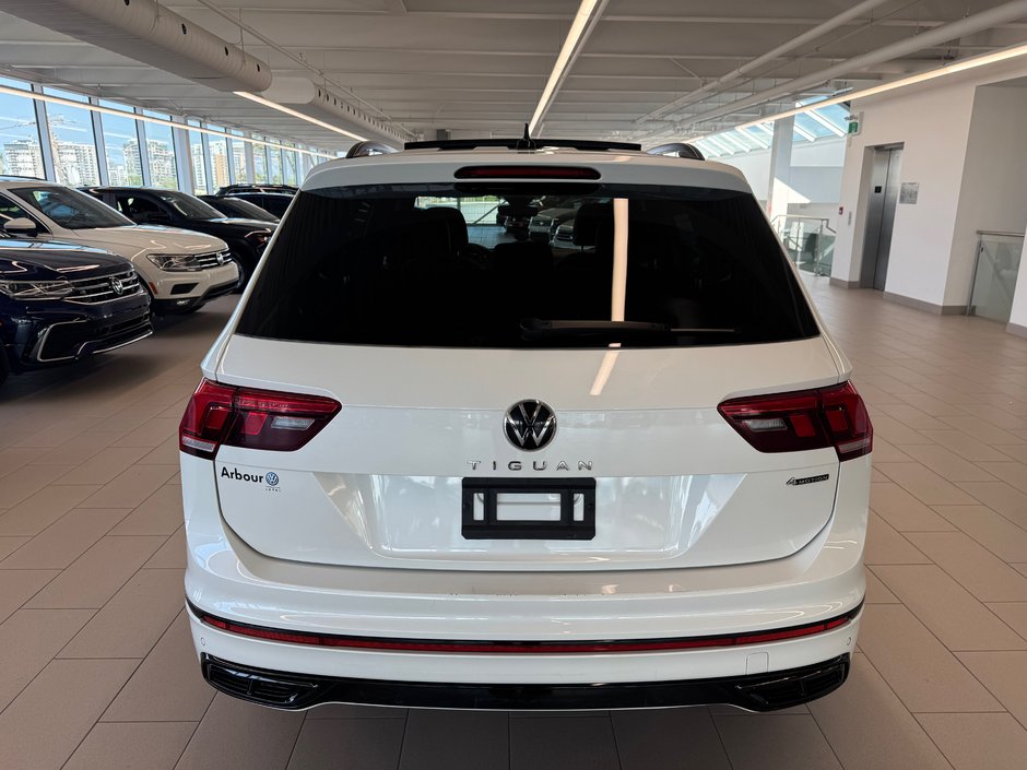 2022 Volkswagen Tiguan Comfortline R-Line Black Edition-22