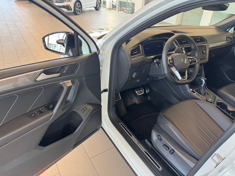2022 Volkswagen Tiguan Comfortline R-Line Black Edition-5