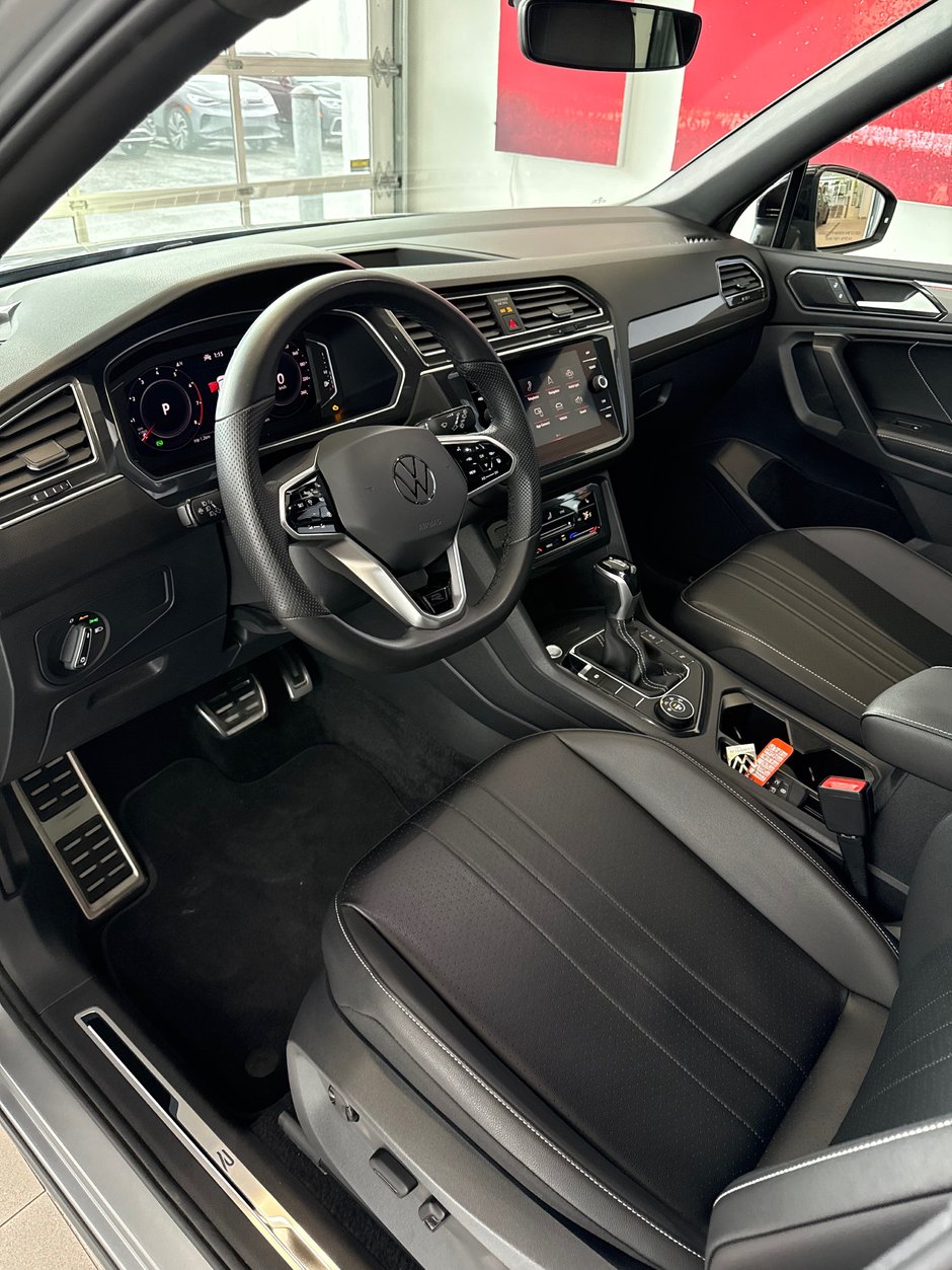 2022 Volkswagen Tiguan Comfortline R-Line Black Edition-8
