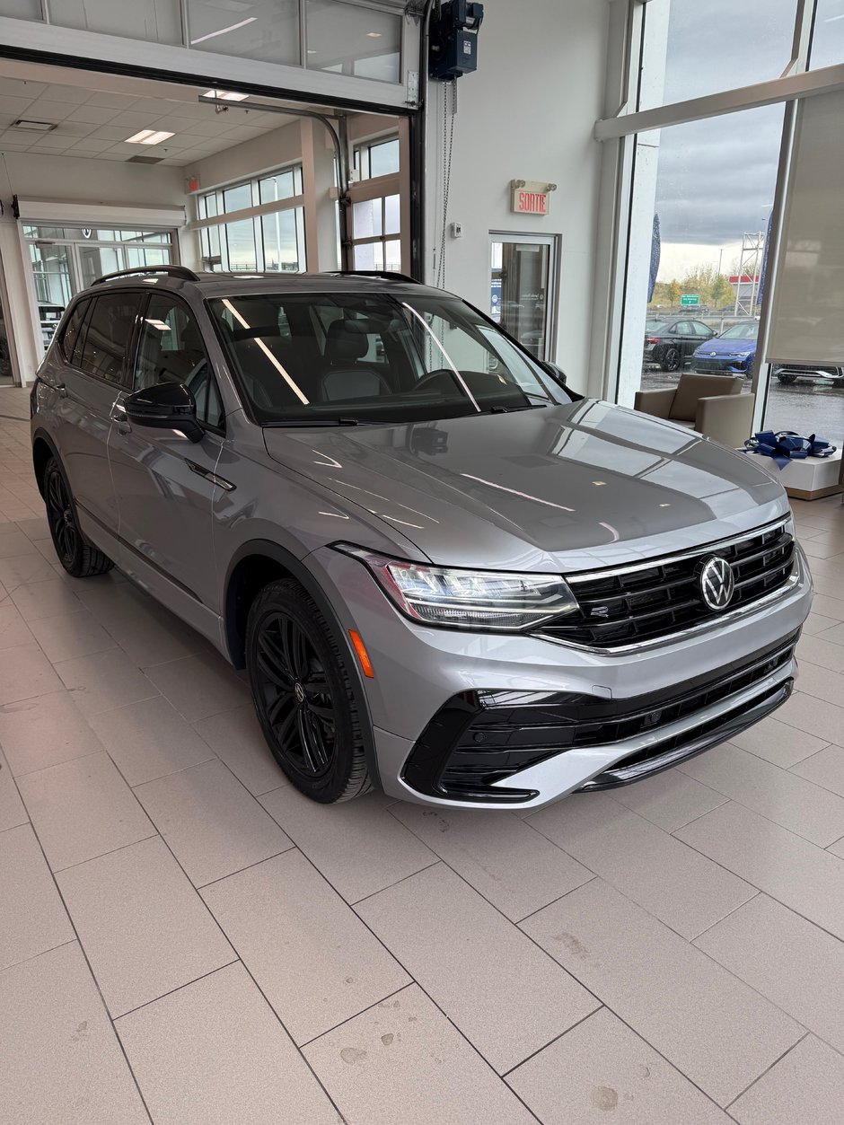 2022 Volkswagen Tiguan Comfortline R-Line Black Edition-1