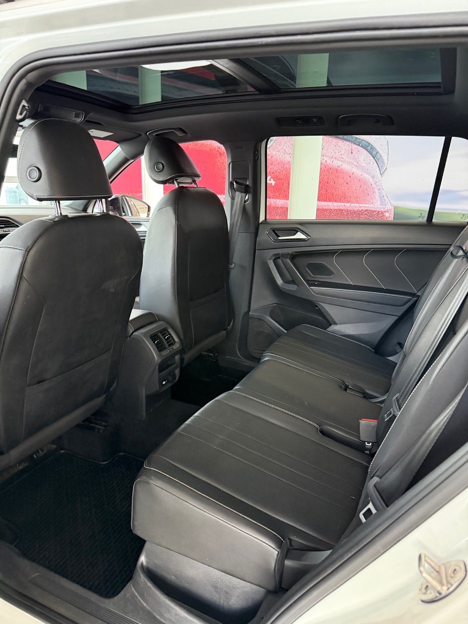 2022 Volkswagen Tiguan Comfortline R-Line Black Edition-6