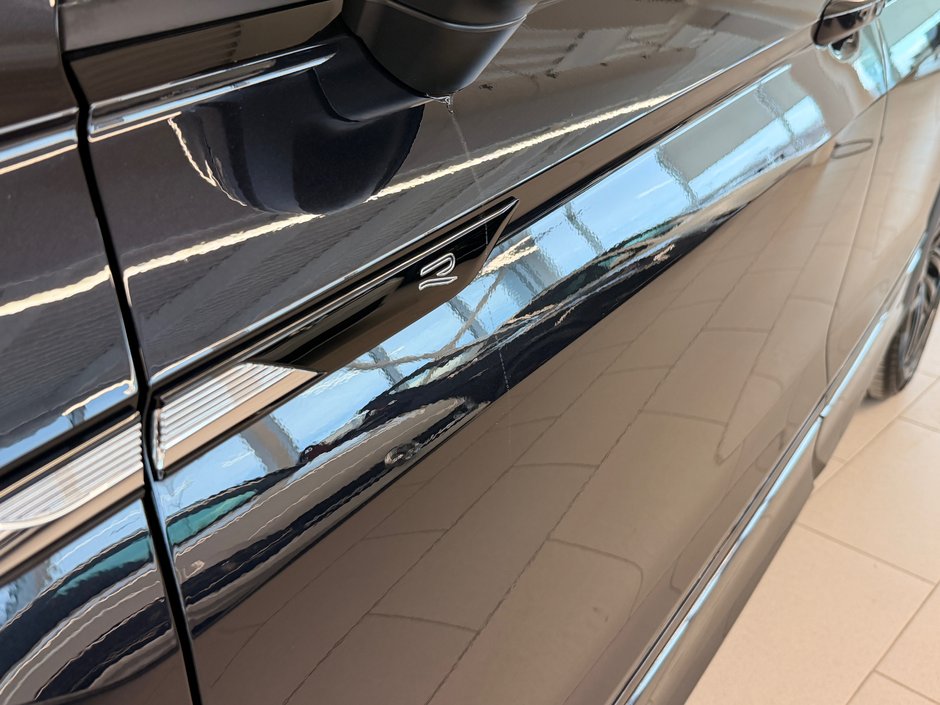 2022 Volkswagen Tiguan Comfortline R-Line Black Edition-4