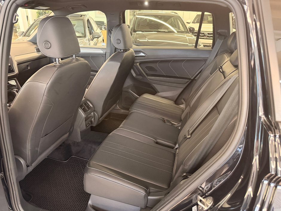 2022 Volkswagen Tiguan Comfortline R-Line Black Edition-9