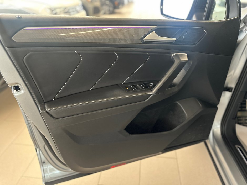 2023 Volkswagen Tiguan Comfortline R-Line Black Edition-12