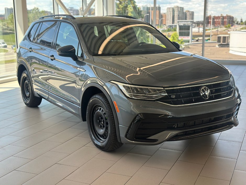 2024 Volkswagen Tiguan Comfortline R-Line Black Edition-0