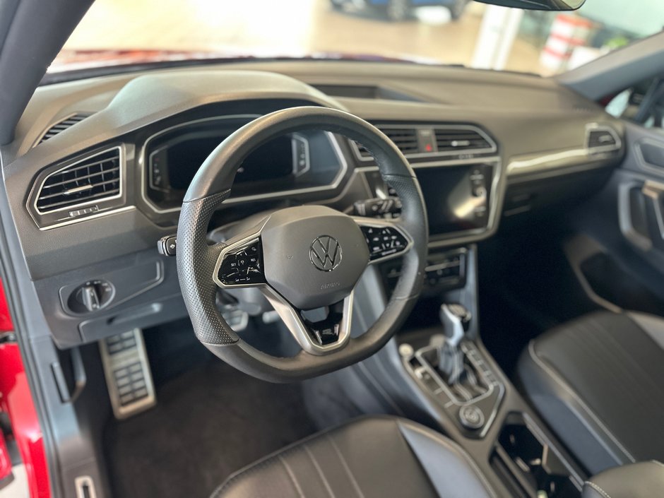 Volkswagen Tiguan Comfortline R-Line Black Edition 2024-12