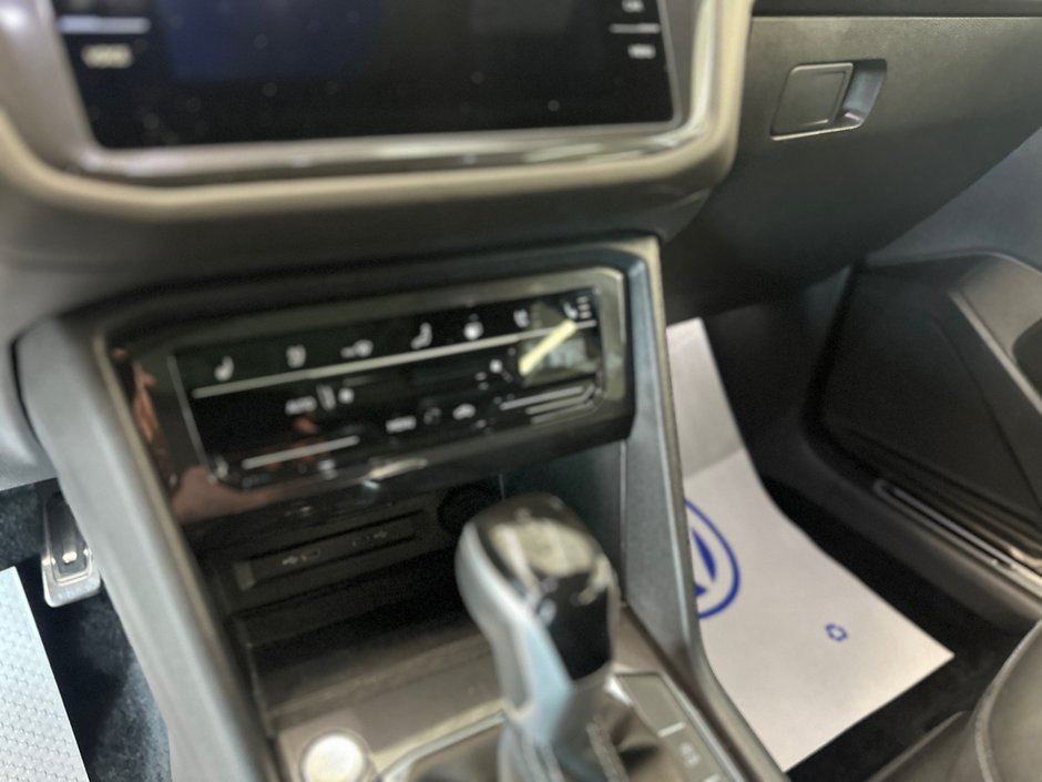 2024 Volkswagen Tiguan Highline R-Line-23