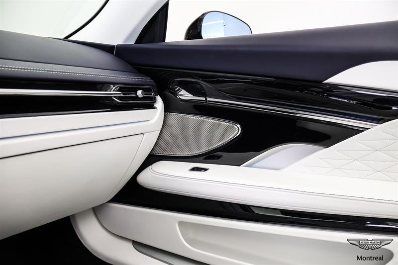2025 Aston Martin DB12 V8 Volante-19
