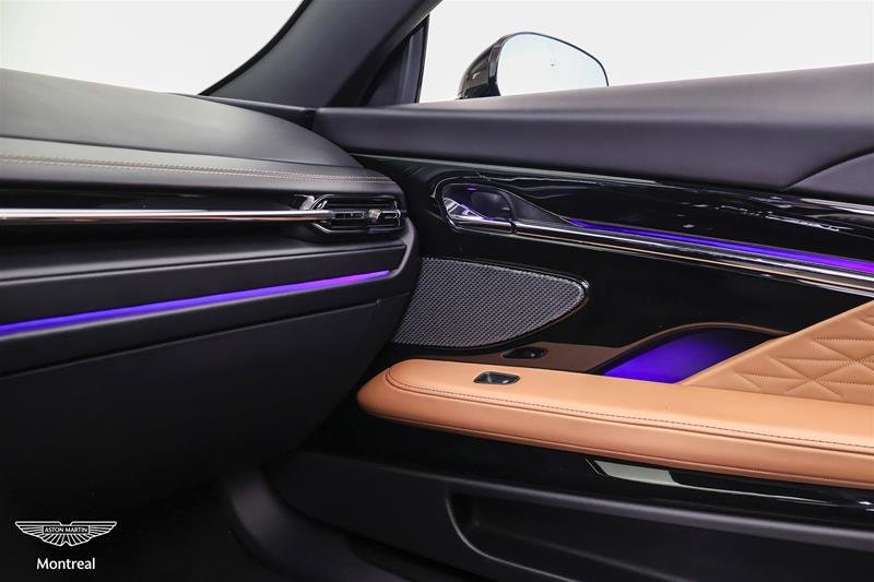 Aston Martin DB12 V8 Volante 2025-17