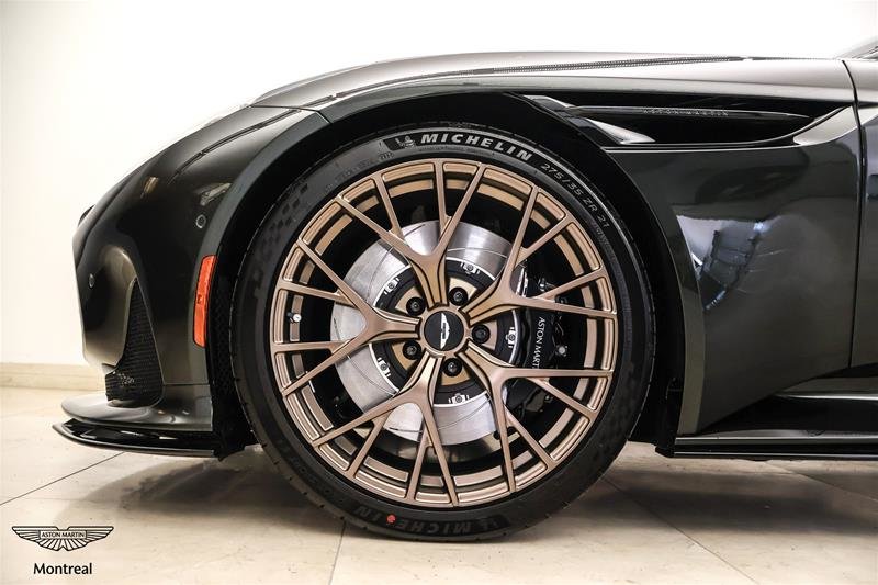 2025 Aston Martin DB12 V8 Volante-12