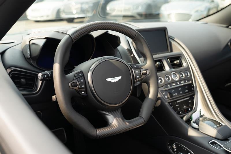 Aston Martin DBS Volante 2023-2
