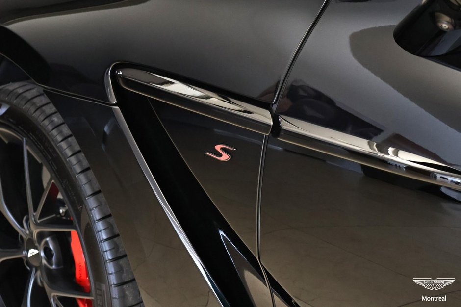 2026 Aston Martin DBX S S-9