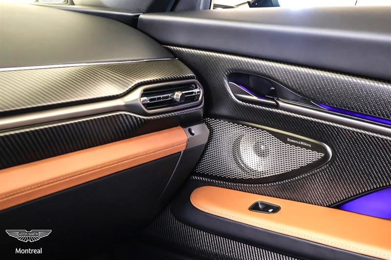 Aston Martin Vanquish  2025-23