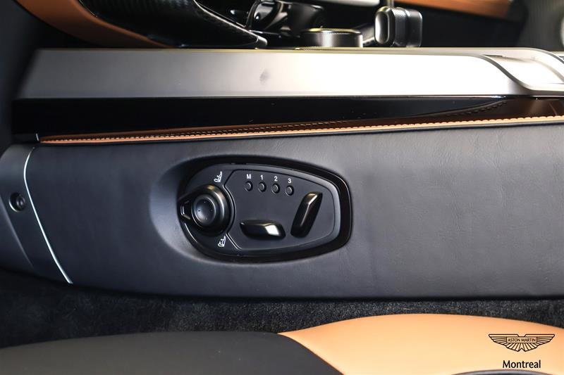 Aston Martin Vanquish  2025-10