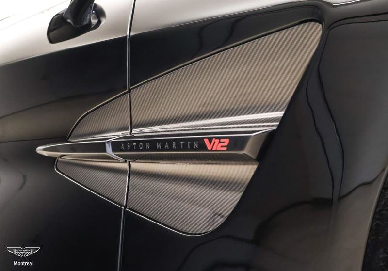 Aston Martin Vanquish Volante 2026-2