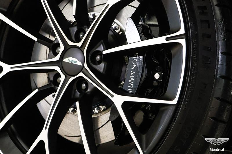 2026 Aston Martin Vantage Roadster-32