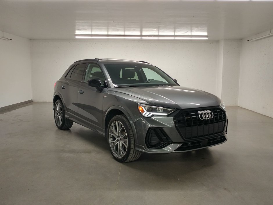 Q3 TECHNIK S-LINE BLACK PACK TOIT PANO | CARPLAY |NAV 2021 à Laval, Québec