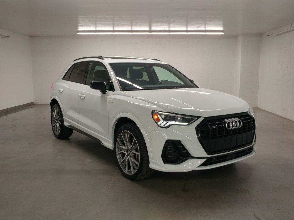 2022  Q3 TECHNIK S-LINE BLACK OPTIC | ADV DRIVER ASSIST in Laval, Quebec