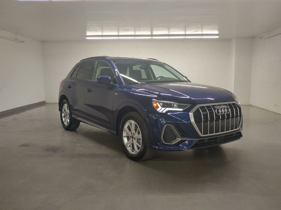Audi Q3 45 KOMFORT QUATTRO TOIT PANO | CARPLAY | CAMERA 2024 à Laval, Québec