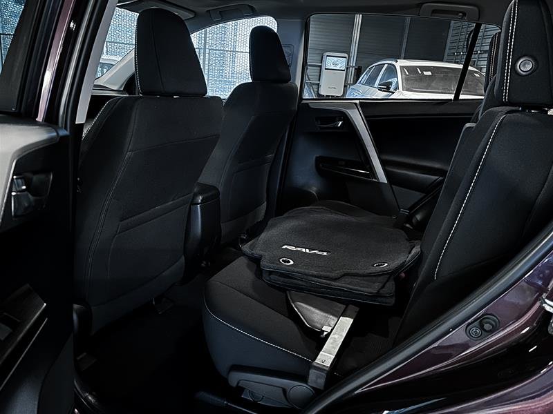 2018 Toyota RAV4 XLE-14