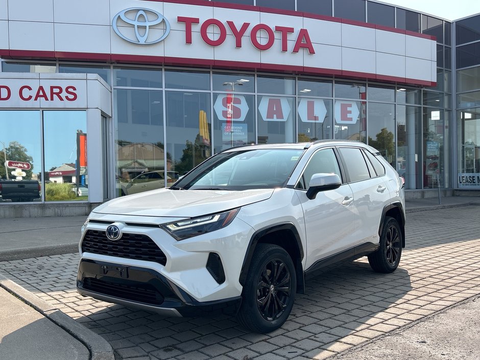 2022  RAV4 Hybrid SE in Niagara Falls, Ontario