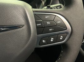 Chrysler Pacifica Hybrid SELECT 2025 Hybride branchable * Autonomie 50km * Sièges et volant chauffants