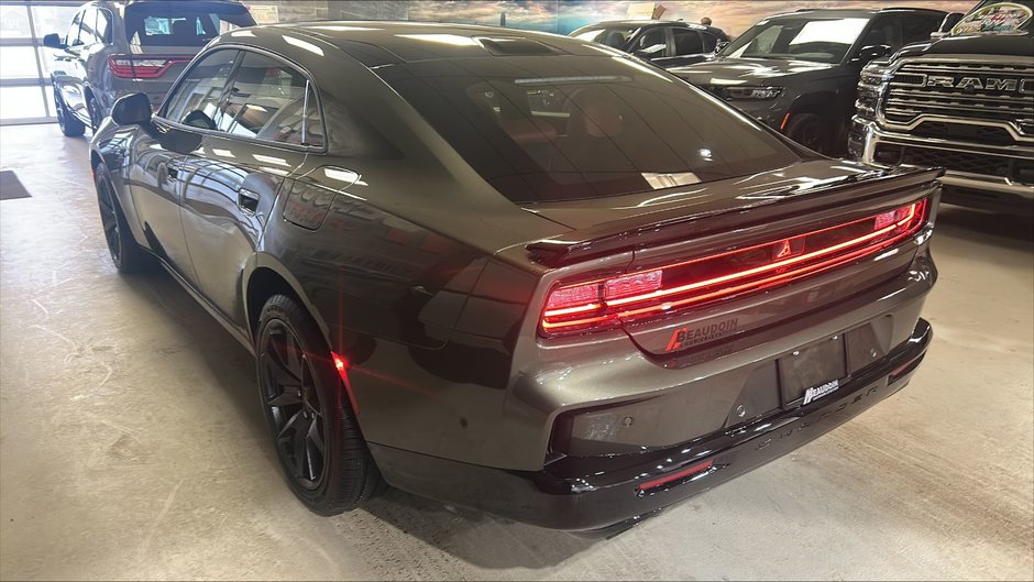 Dodge Charger 4-Doors SCAT PACK PLUS 2026