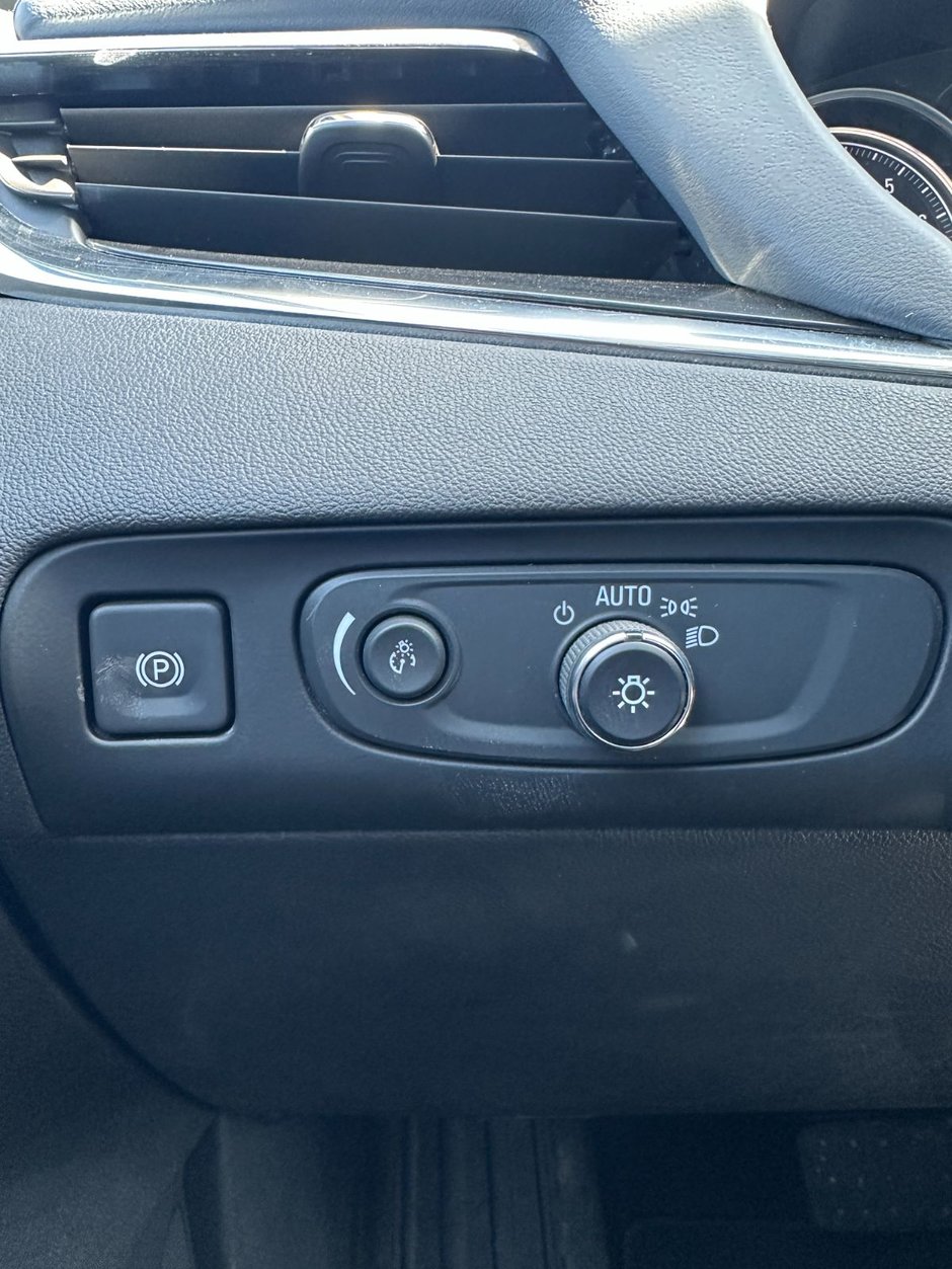 2021 Buick Enclave AWD 4dr Essence-21