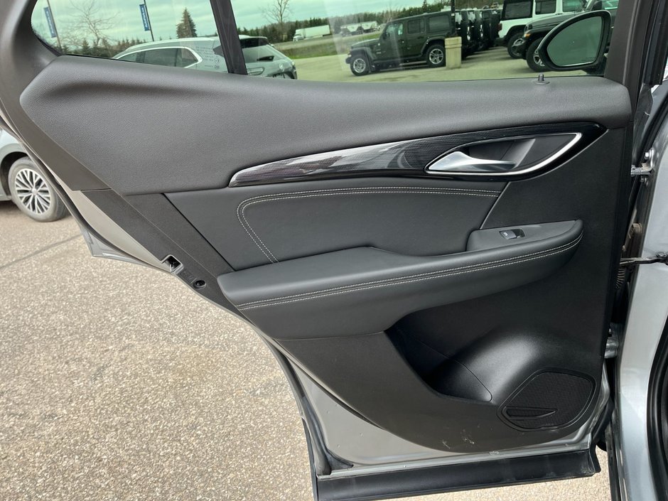2023 Buick ENVISION AWD 4dr Essence-11