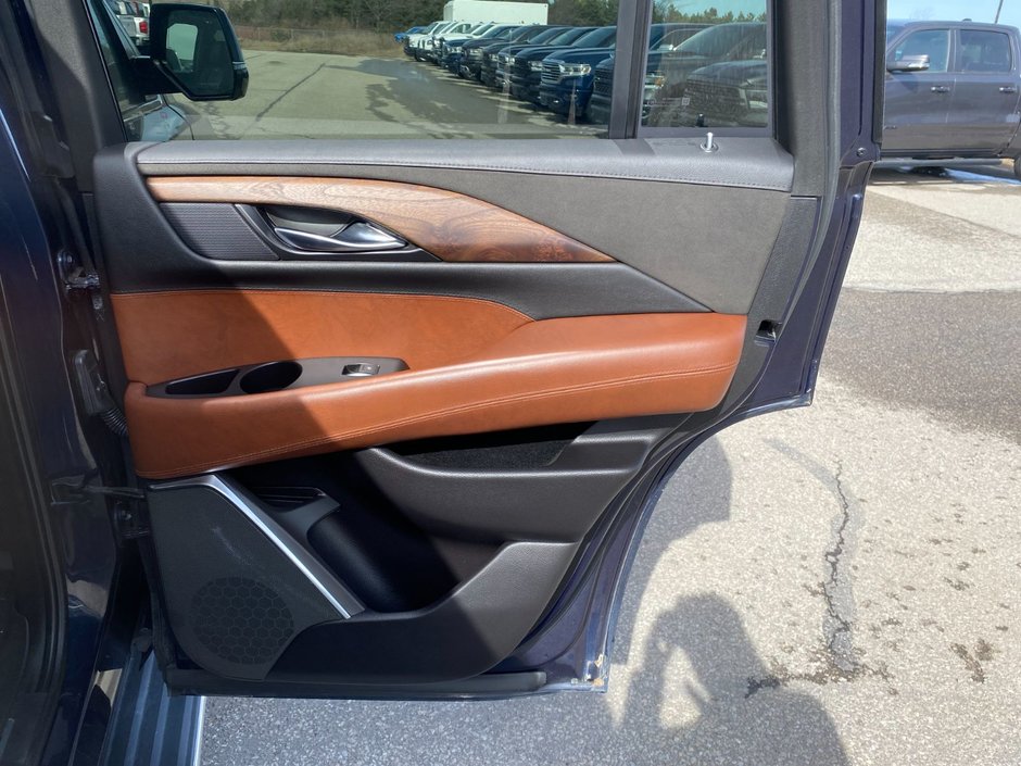 2018 Cadillac Escalade Premium Luxury-16