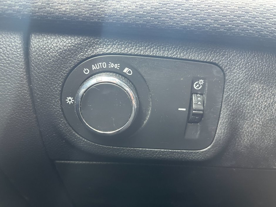 2019 Chevrolet Cruze LT FWD-21