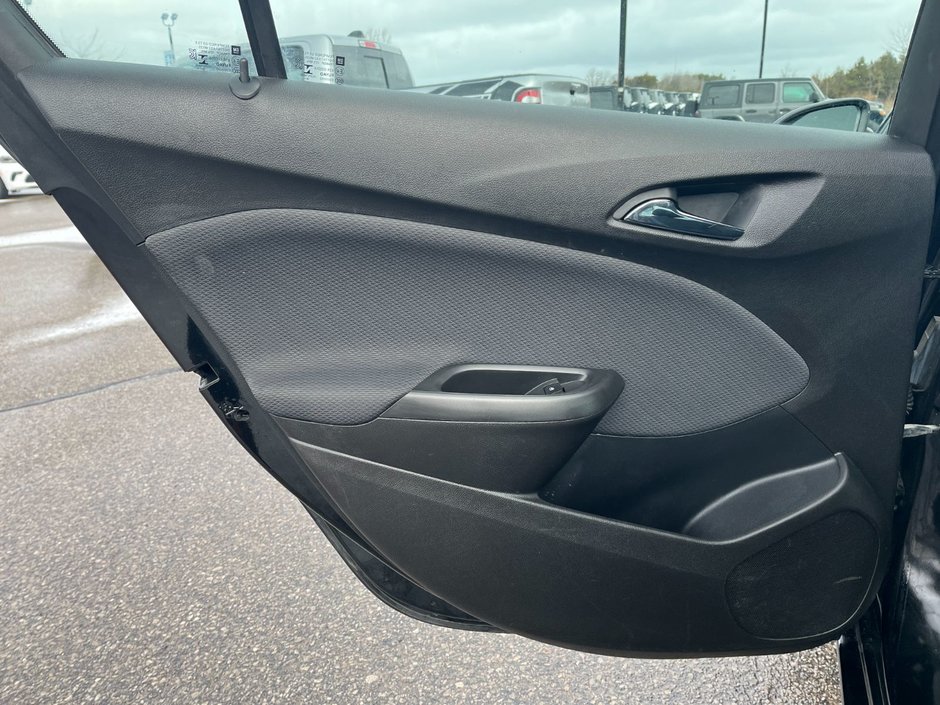 2019 Chevrolet Cruze LT FWD-11