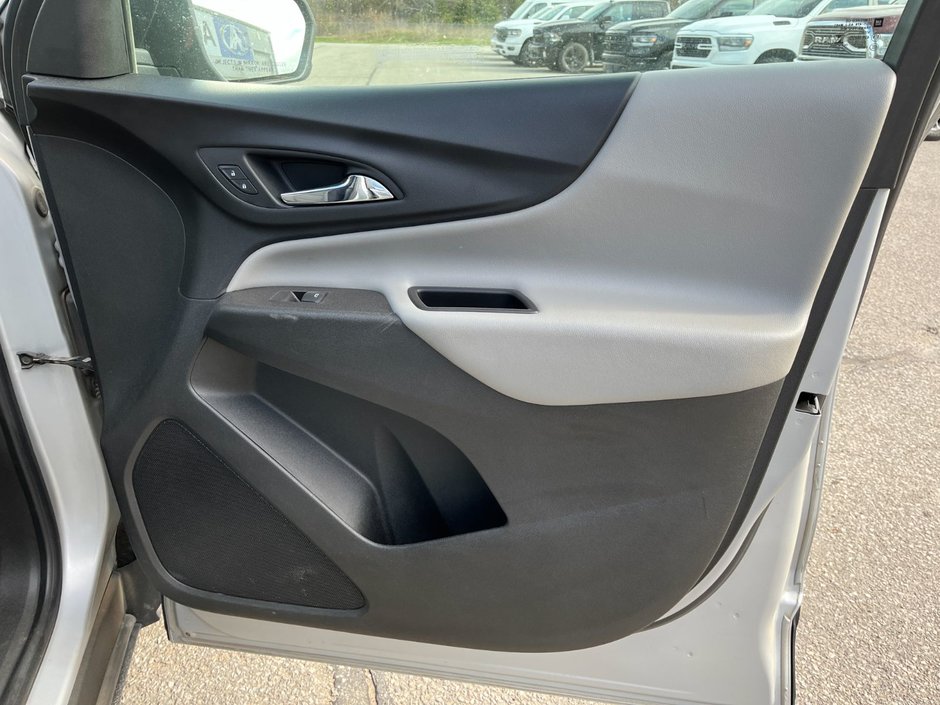 2021 Chevrolet Equinox FWD 4dr LS w/1LS-17