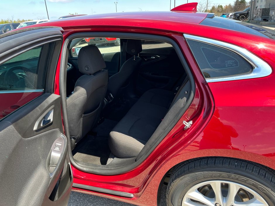 2018 Chevrolet Malibu 4dr Sdn LT w/1LT-12
