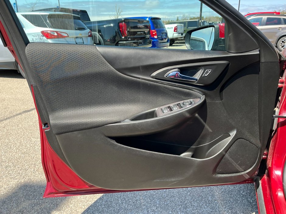 2018 Chevrolet Malibu 4dr Sdn LT w/1LT-8