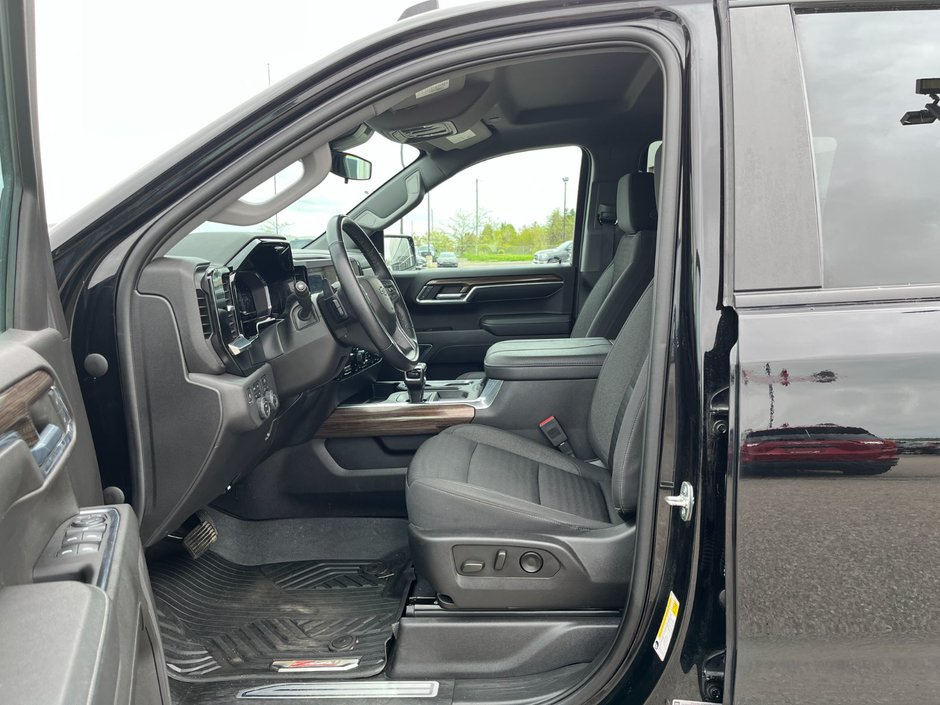 2023 Chevrolet Silverado 1500 4WD Crew Cab 147 WB LT Trail Boss-10