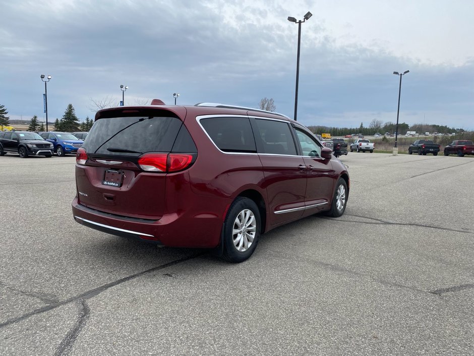 2017 Chrysler Pacifica Touring-L Plus-4