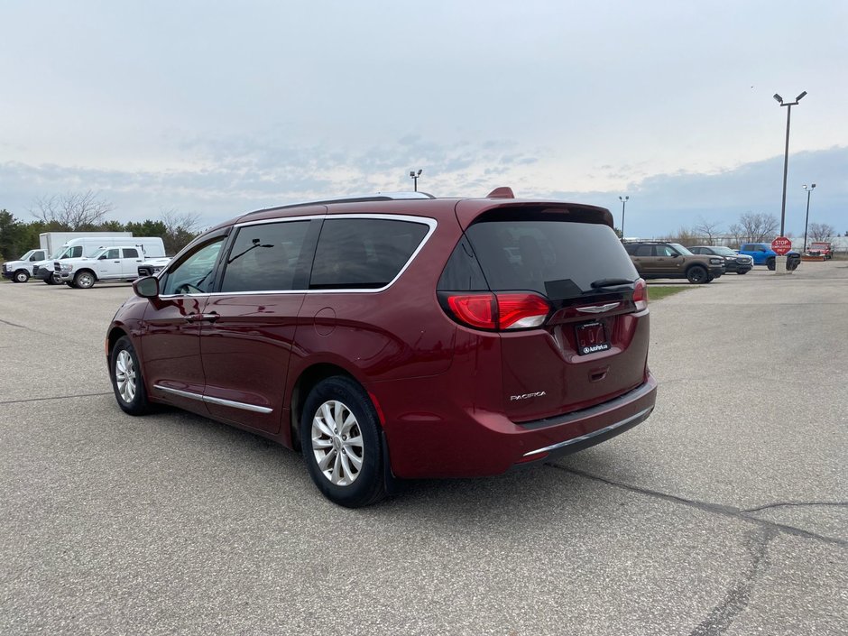 2017 Chrysler Pacifica Touring-L Plus-6