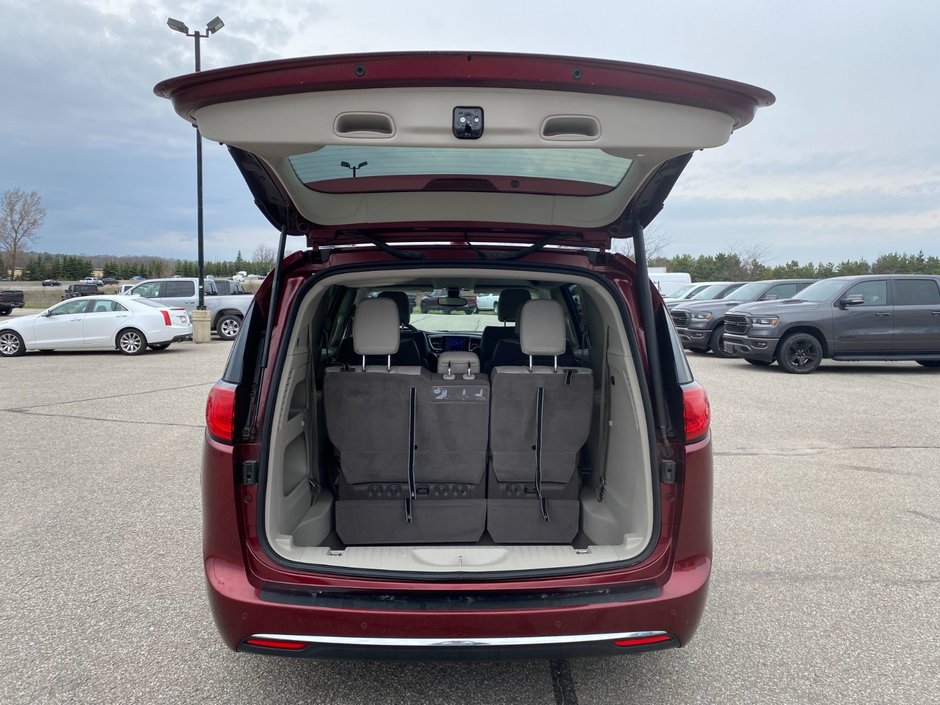 2017 Chrysler Pacifica Touring-L Plus-17