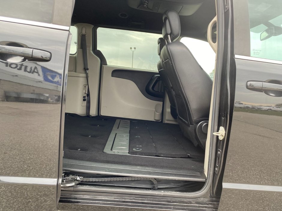 2019 Dodge Grand Caravan SXT Premium Plus-18