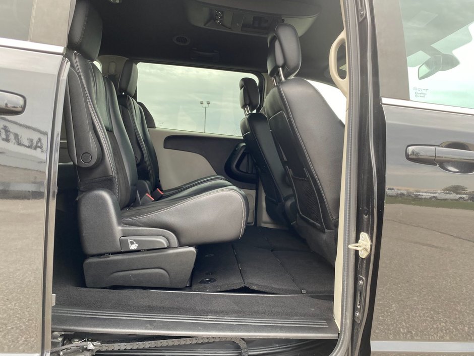2019 Dodge Grand Caravan SXT Premium Plus-19