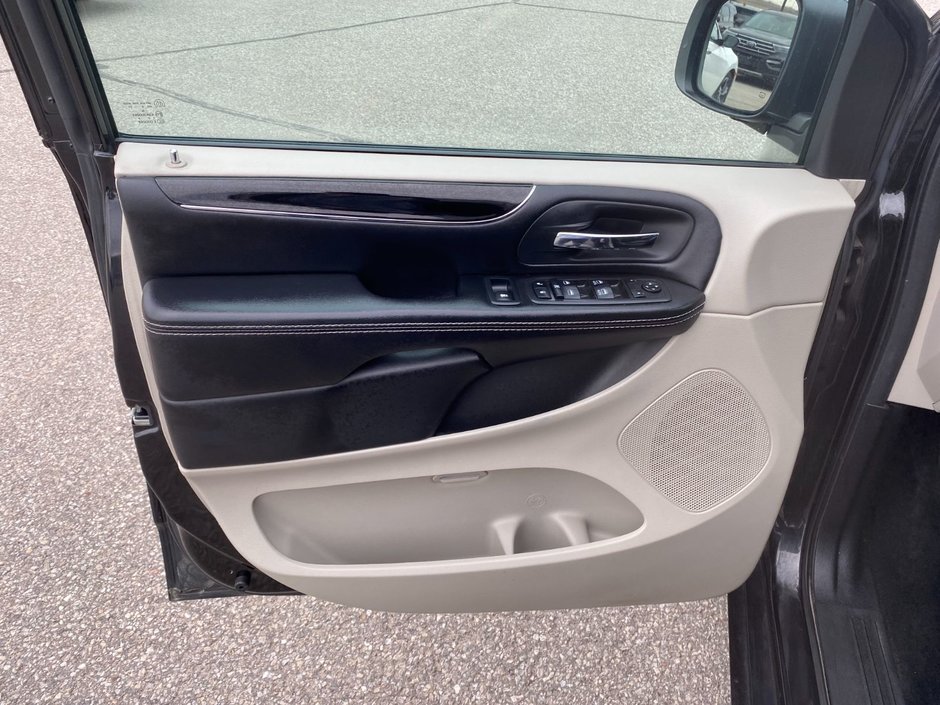 2019 Dodge Grand Caravan SXT Premium Plus-8