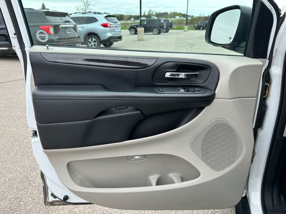 2019 Dodge Grand Caravan SXT 2WD-8